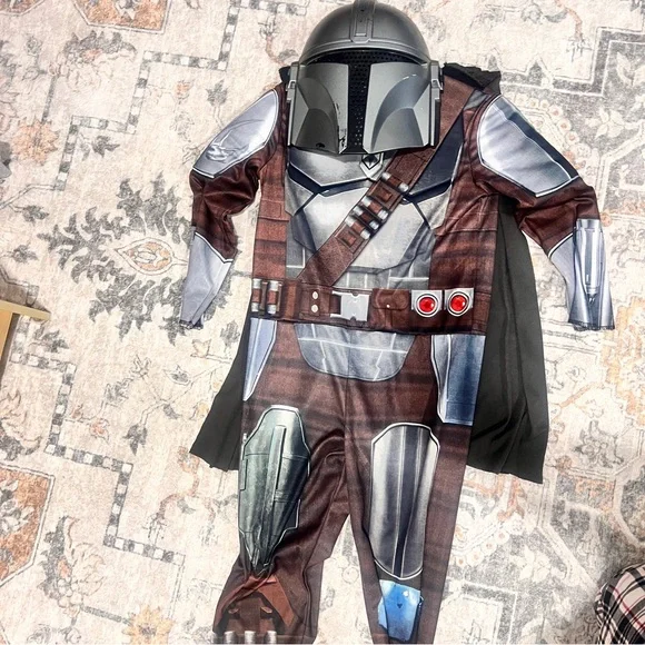 Kids Mandalorian Costume with Helmet - Picture 2 of 4